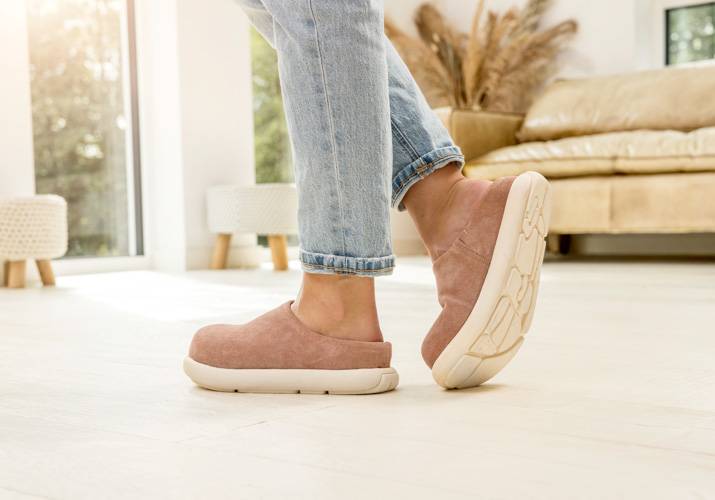 rosa Lammfell Pantoffel modern