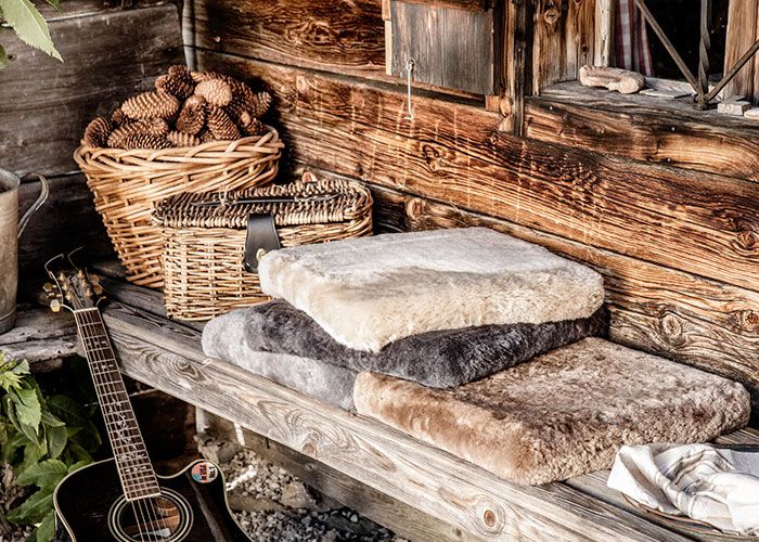 Sitzpolster aus Lammfell, grau - Möbel Maack